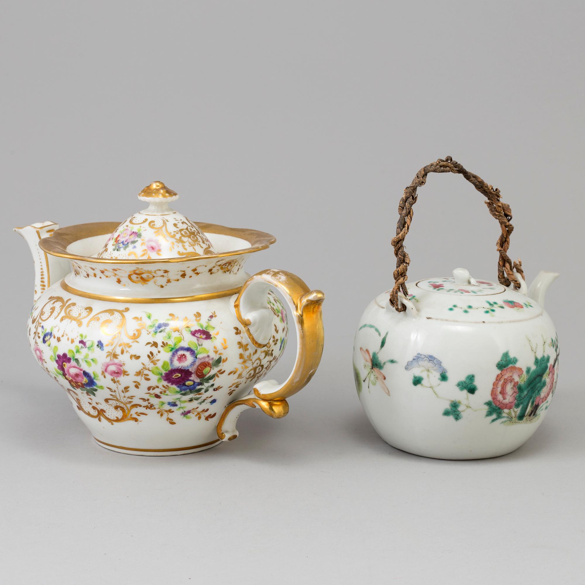 2 teapots, China and Europe, 19th century.