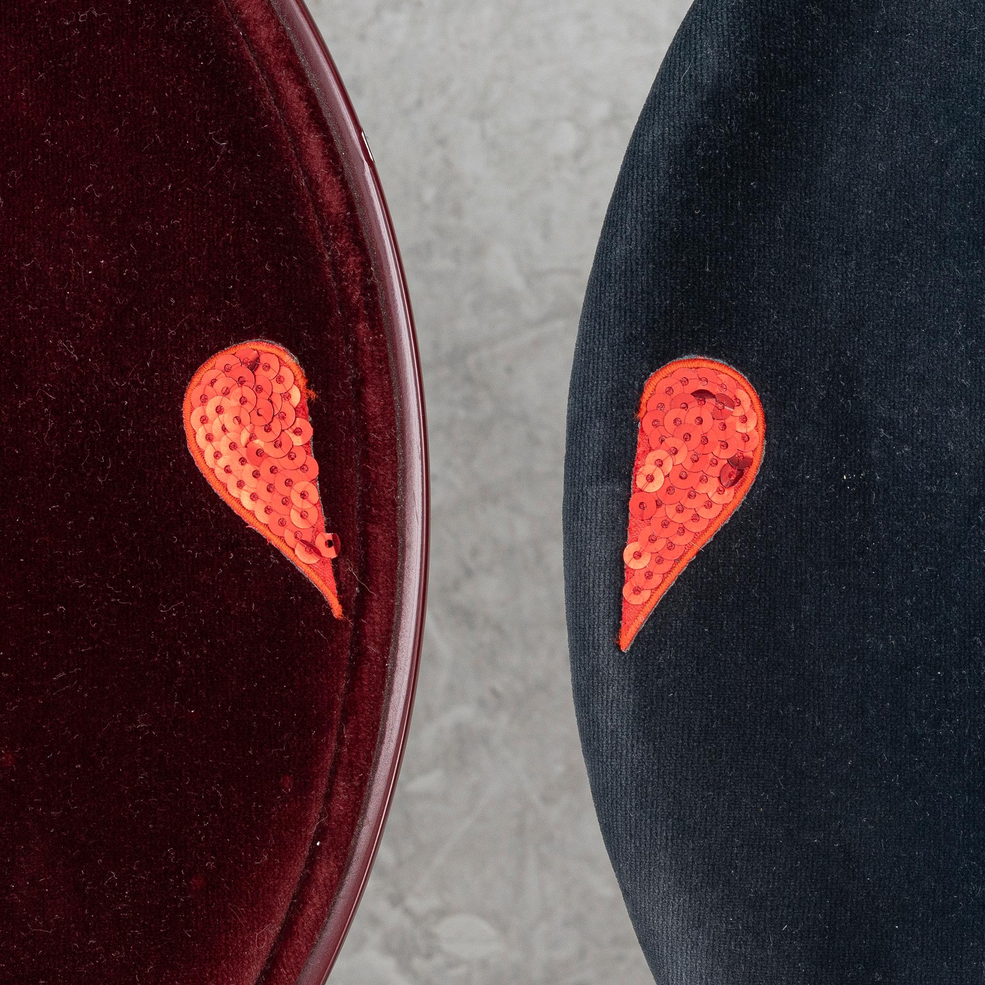 Arne Jacobsen, a pair of 'Sjuan' chairs, special edition Lala Berlin, Republic of Fritz Hansen, 2017.