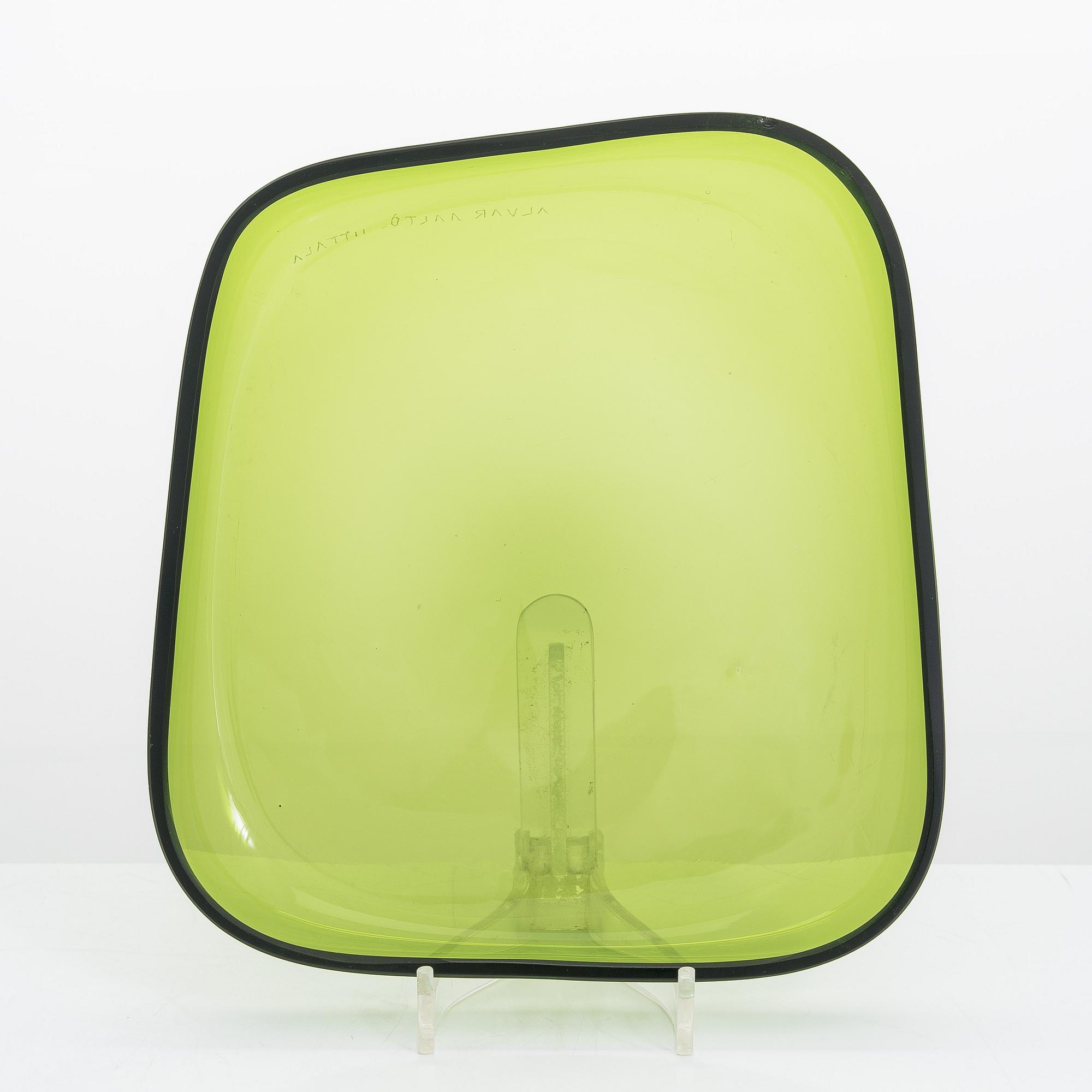 Alvar Aalto, lautanen, malli 3900-38, signeerattu Alvar Aalto Iittala. 1950-luku.