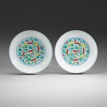 287. A pair of doucai dishes, Republic (1912-49) with Yongzhengs six character mark within double circles.