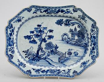 STEKFAT, porslin, Kina, Qianlong 1736-1795.