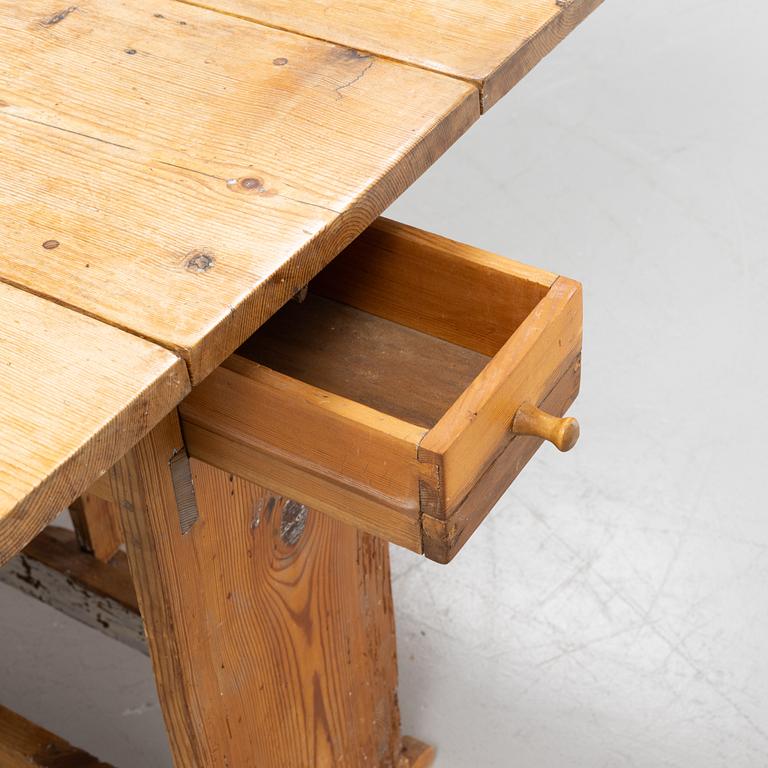 A pine gate-leg table, first part of the 19th century,