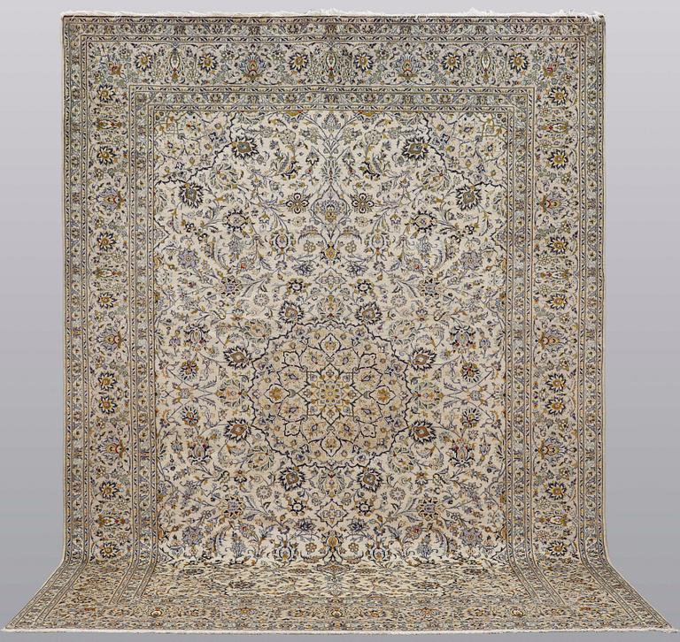 A carpet, Kashan, ca 400 x 288 cm.