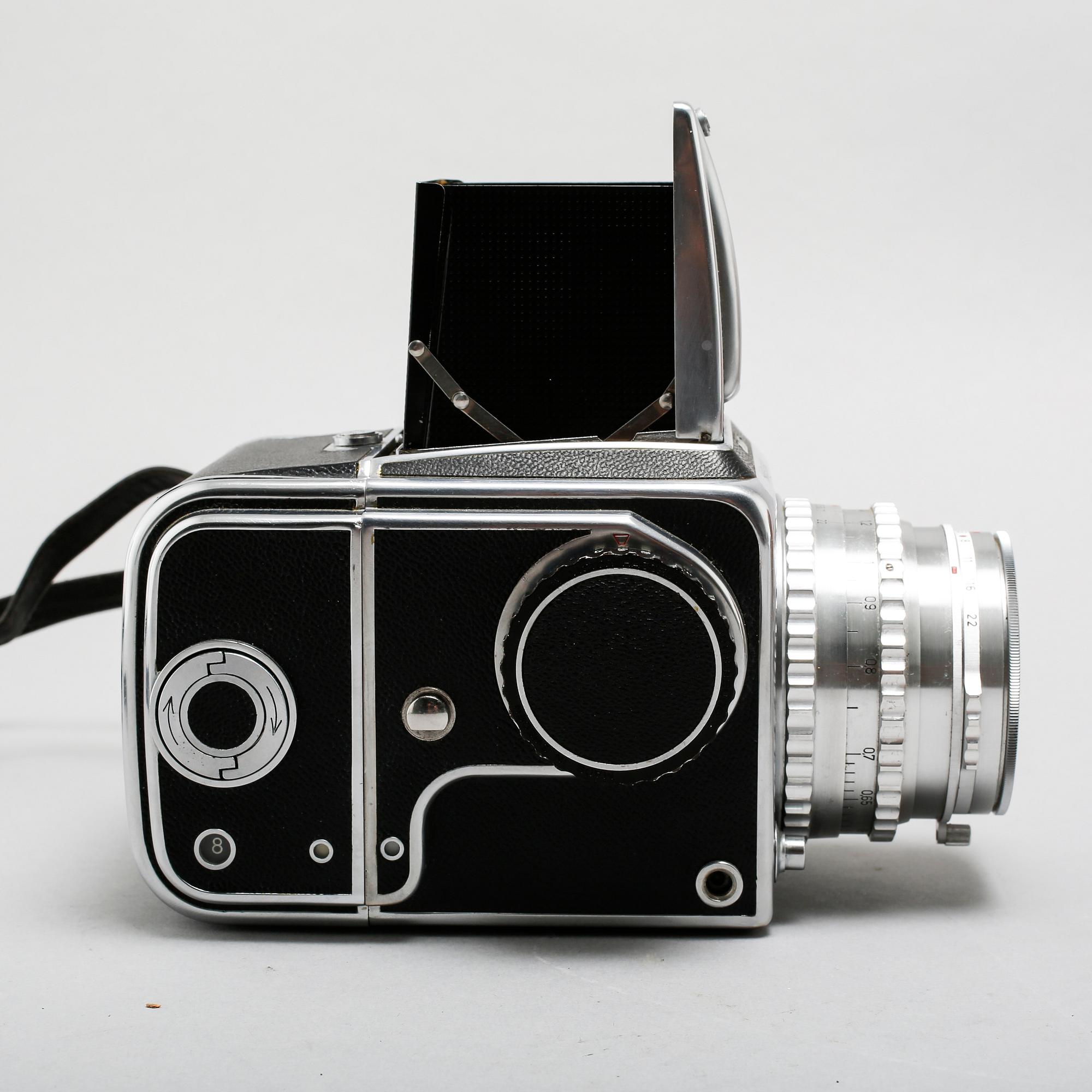A camera from Hasselblad, model 1000F, 1950s.
