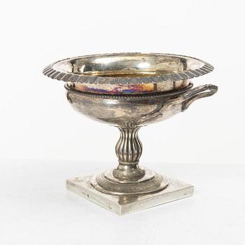Skål på fot, silver, empire, 1800-talets första hälft, troligen Tyskland.