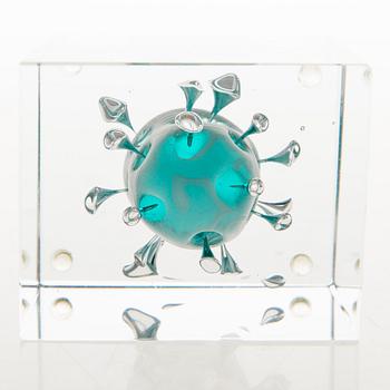 OIVA TOIKKA, AN ANNUAL CUBE, glass, signed Oiva Toikka Nuutajärvi marked 117.