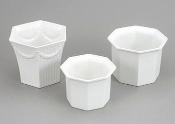 YTTERFODER, porslin, "Oktavius", 2 st, samt "EMPIRE", Karin Björquist, Gustavsberg.