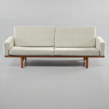 SOFFA, "GE 236", Hans J Wegner, 1900-talets andra hälft.