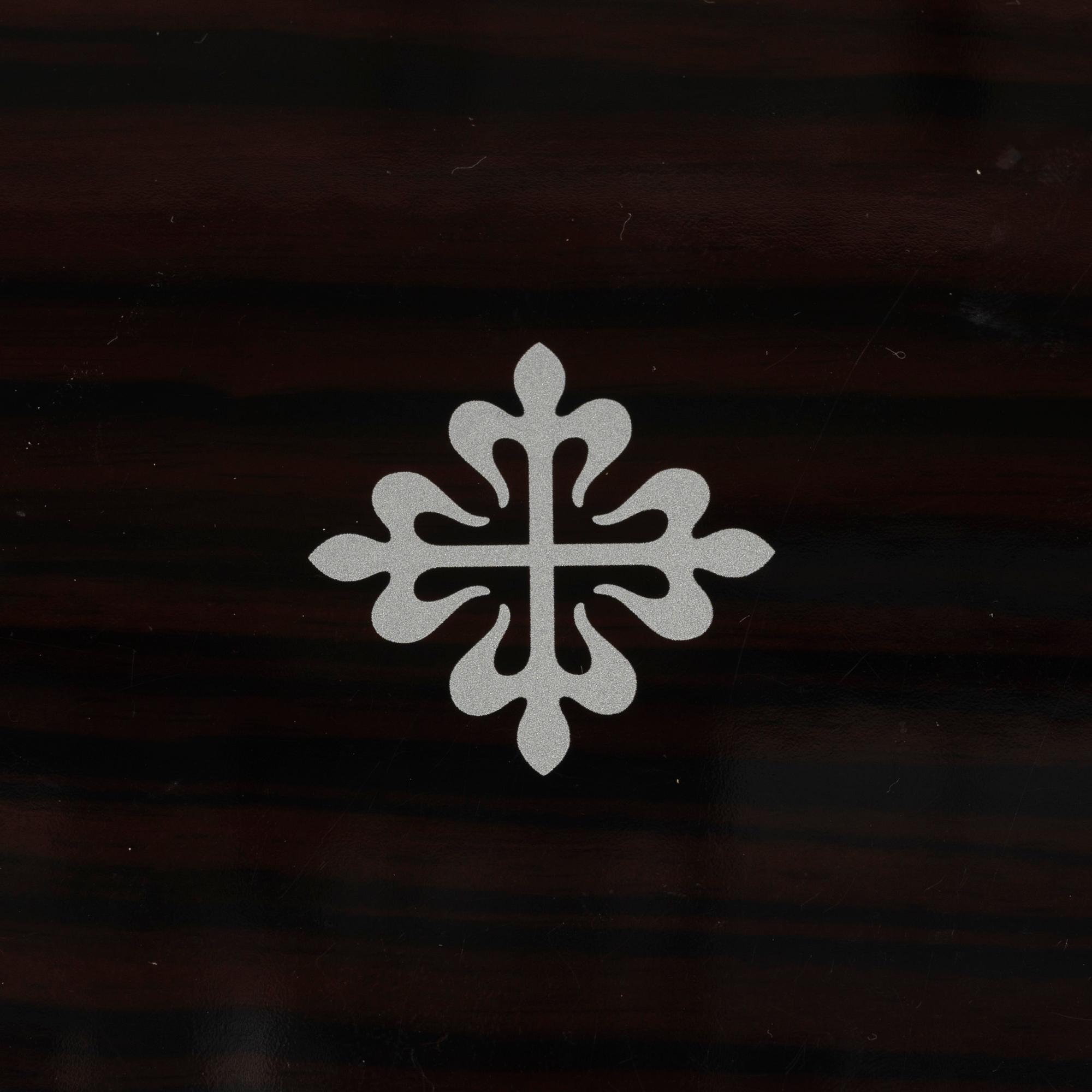 Patek Philippe, box.