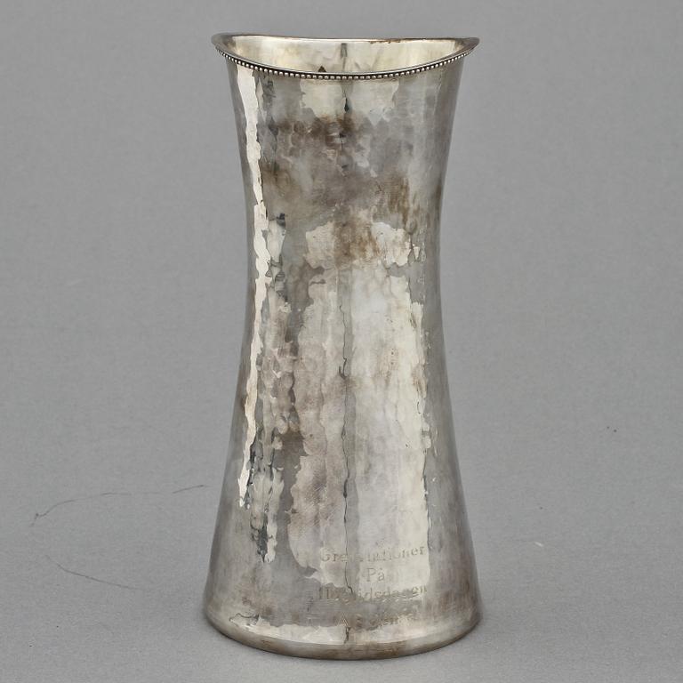 VAS, silver, Eric Löfman, MEMA, Linköping, 2000. Vikt 280 g.