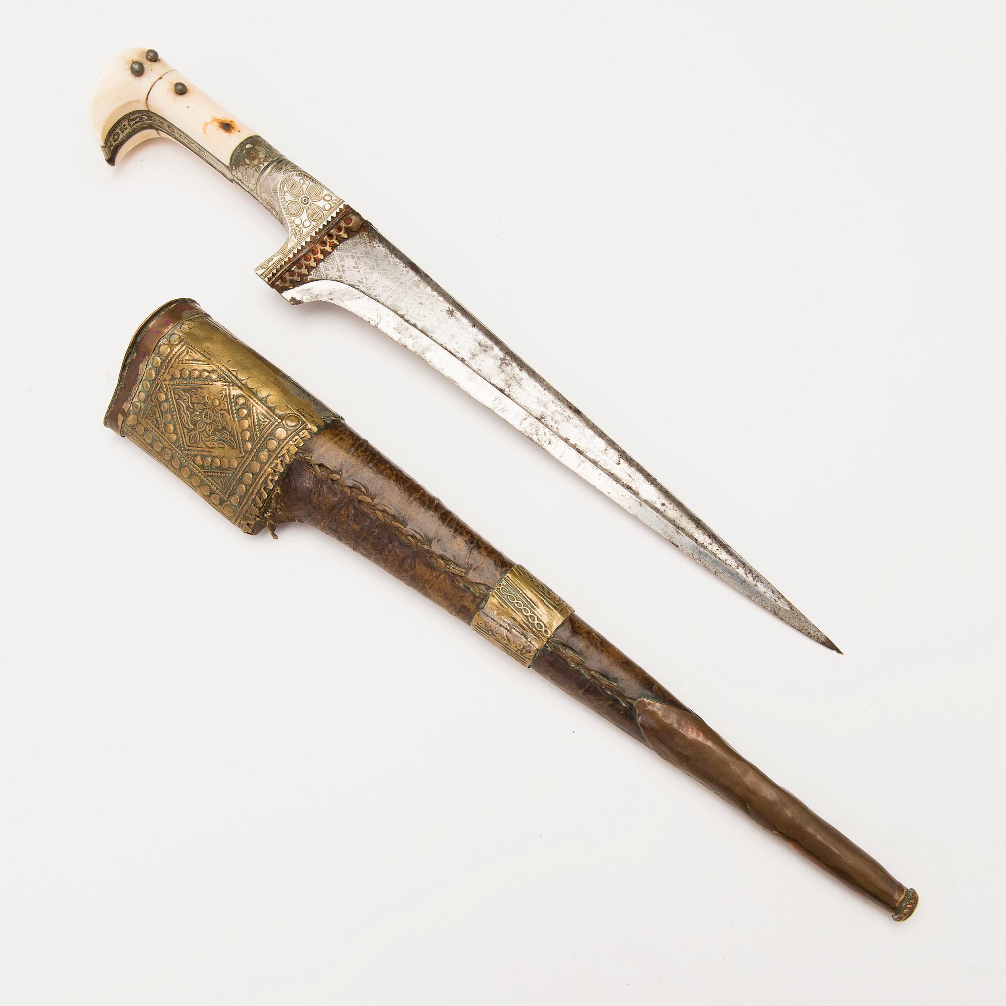 An Indo-persian Pesh-kabz dagger, 1800/1900s.