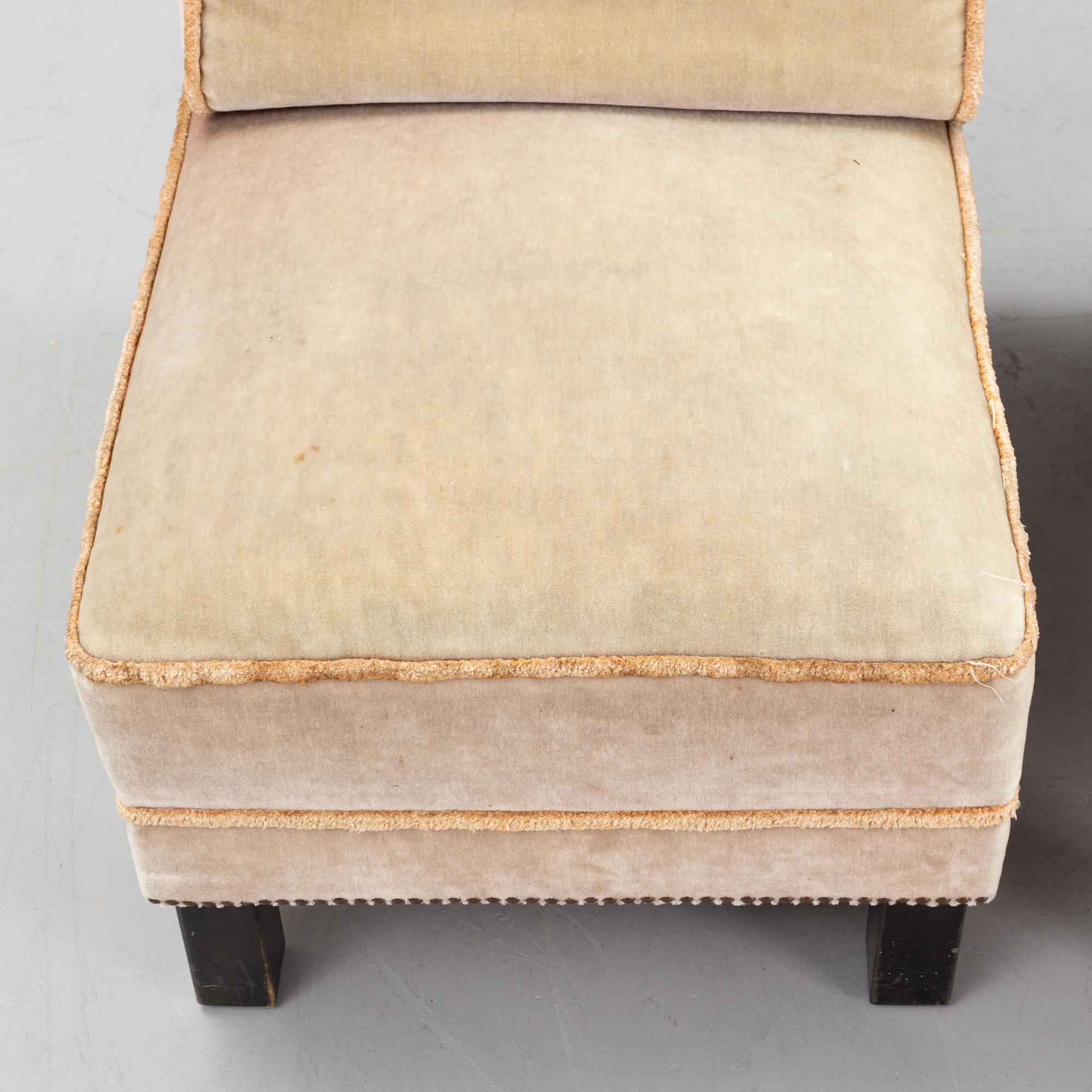 A pair of easy chairs, 1930's/1940's.