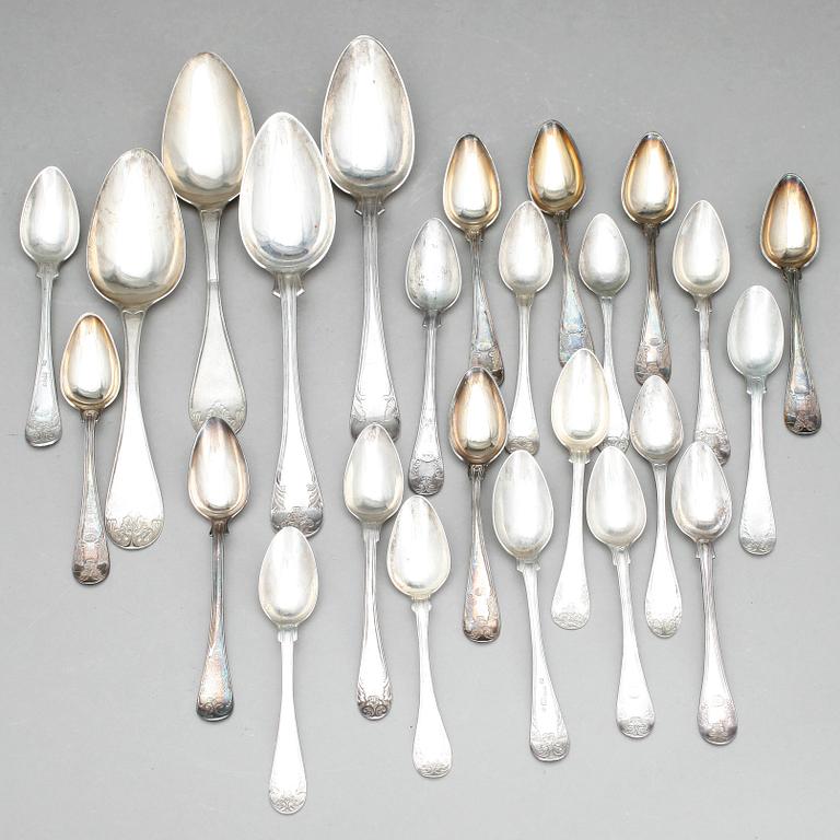 BESTICK, 25 st, silver, "Fransk spets", bland annat Carl Neuendorff dy, Karlskrona, 1846. Vikt ca 418g.