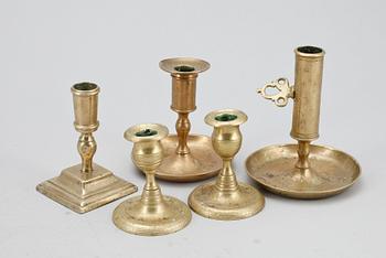 PARTI LJUSSTAKAR, 5 st, mässing, 1700-1800-tal.