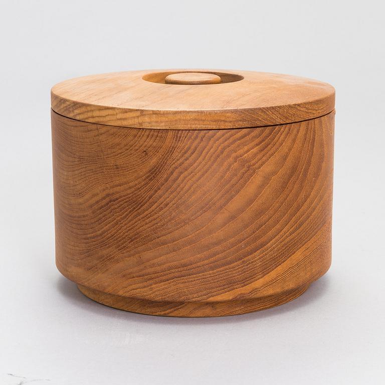 Bertel Gardberg, bowl with lid for Finnmade Gardberg, Norrmark Handicraft.