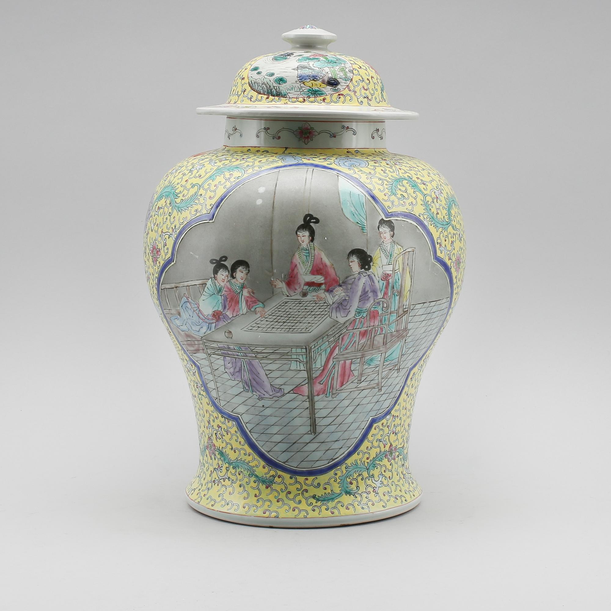 LOCKURNA, porslin, Kina, 1900-tal.