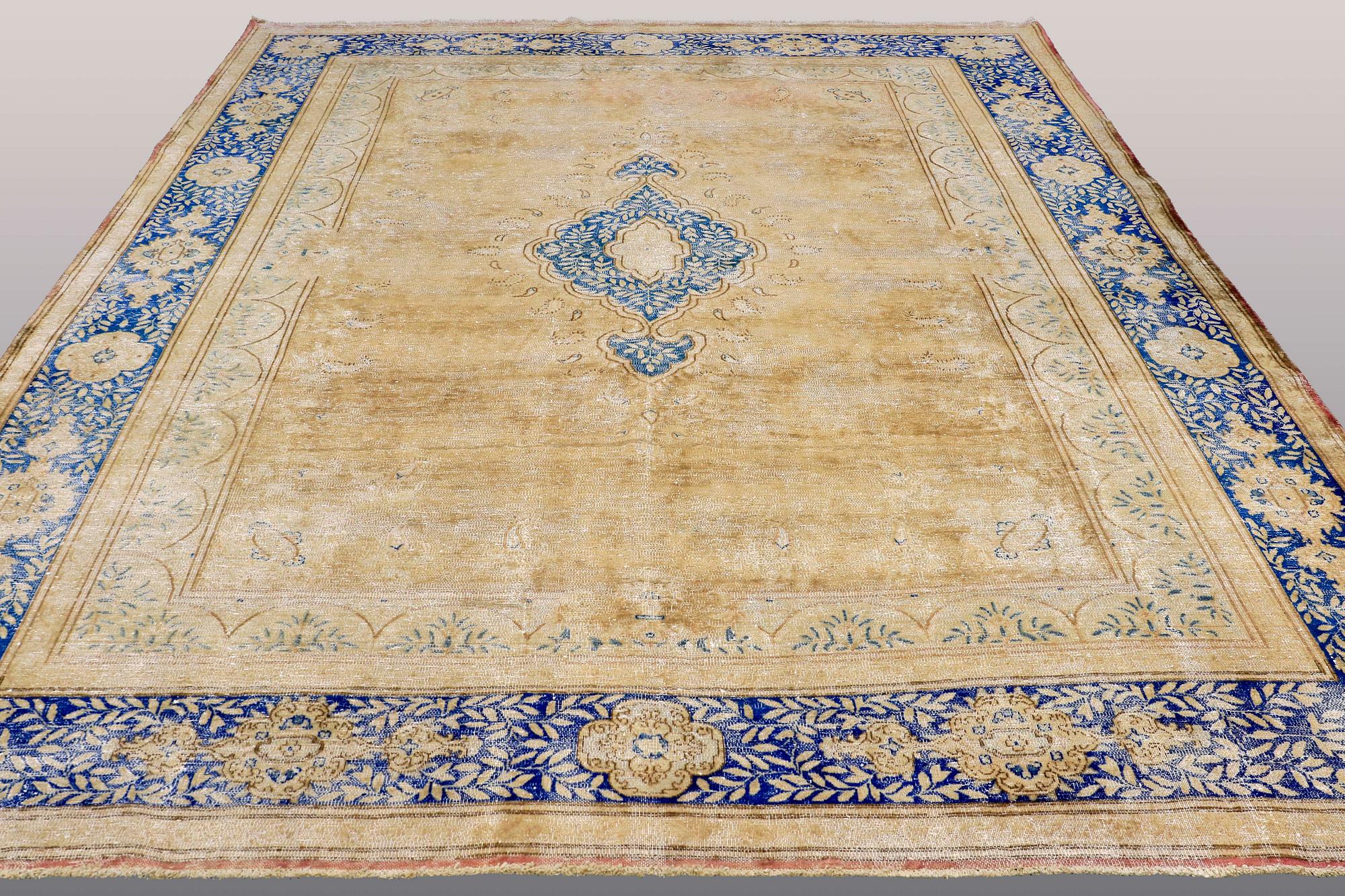 MATTA, Oriental, ca 400 x 288 cm.