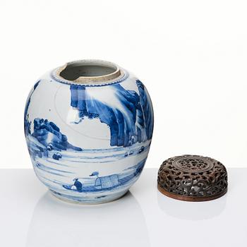 A Chinese blue and white jar, Qing dynasty, Kangxi (1662-1722).