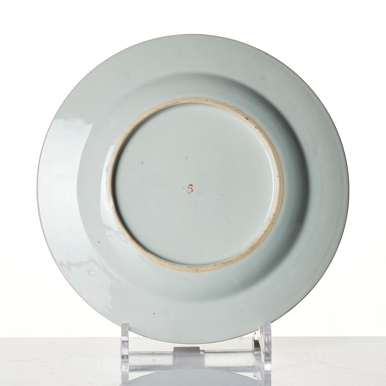 A famille rose 'European Subject' plate depicting the Judgement of Paris, Qing dynasty, Qianlong (1736-95).