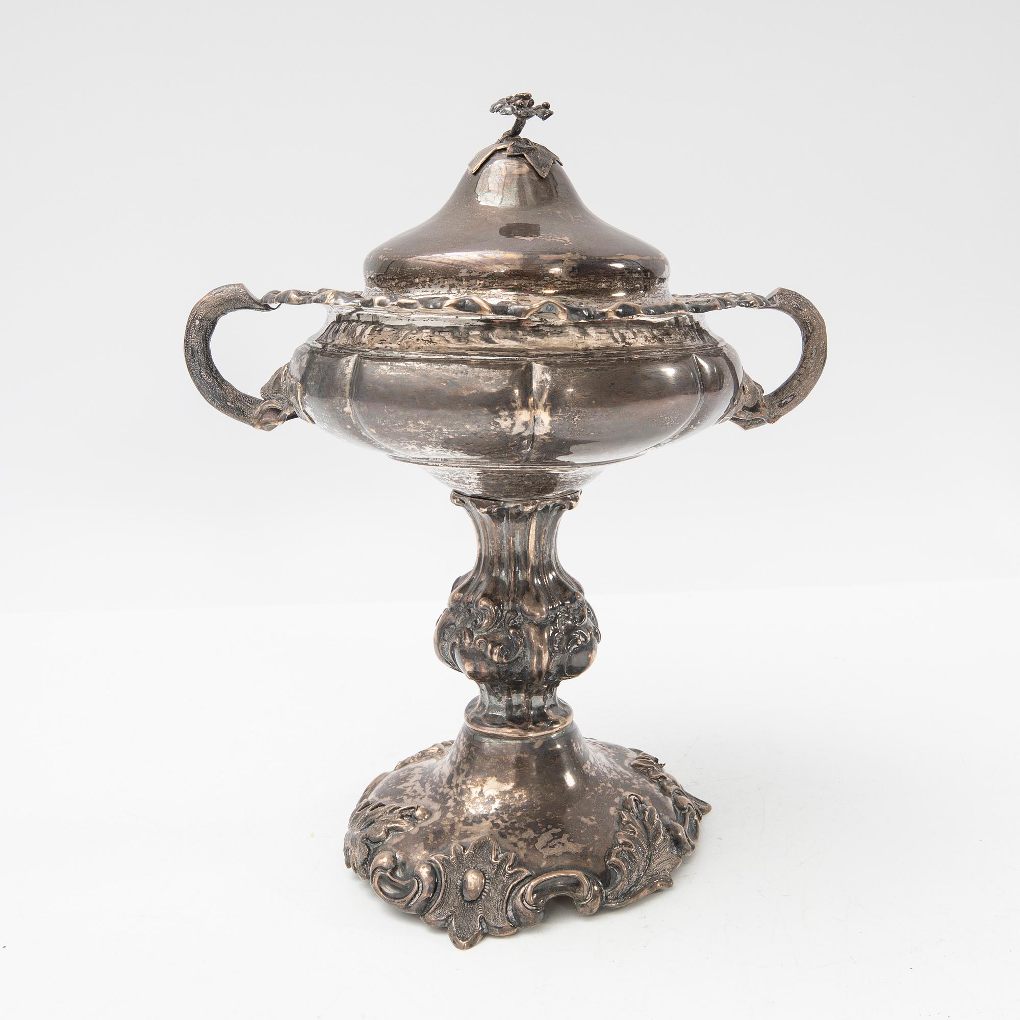 Skål med lock, silver, Sverige, 1865.