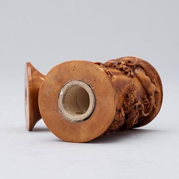 A Swedish 19th century carved wooden pipe bowl by S. Isberg .