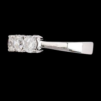 RING, 18 k vitguld, 5 briljantslipade diamanter tot ca 1.66 ct.