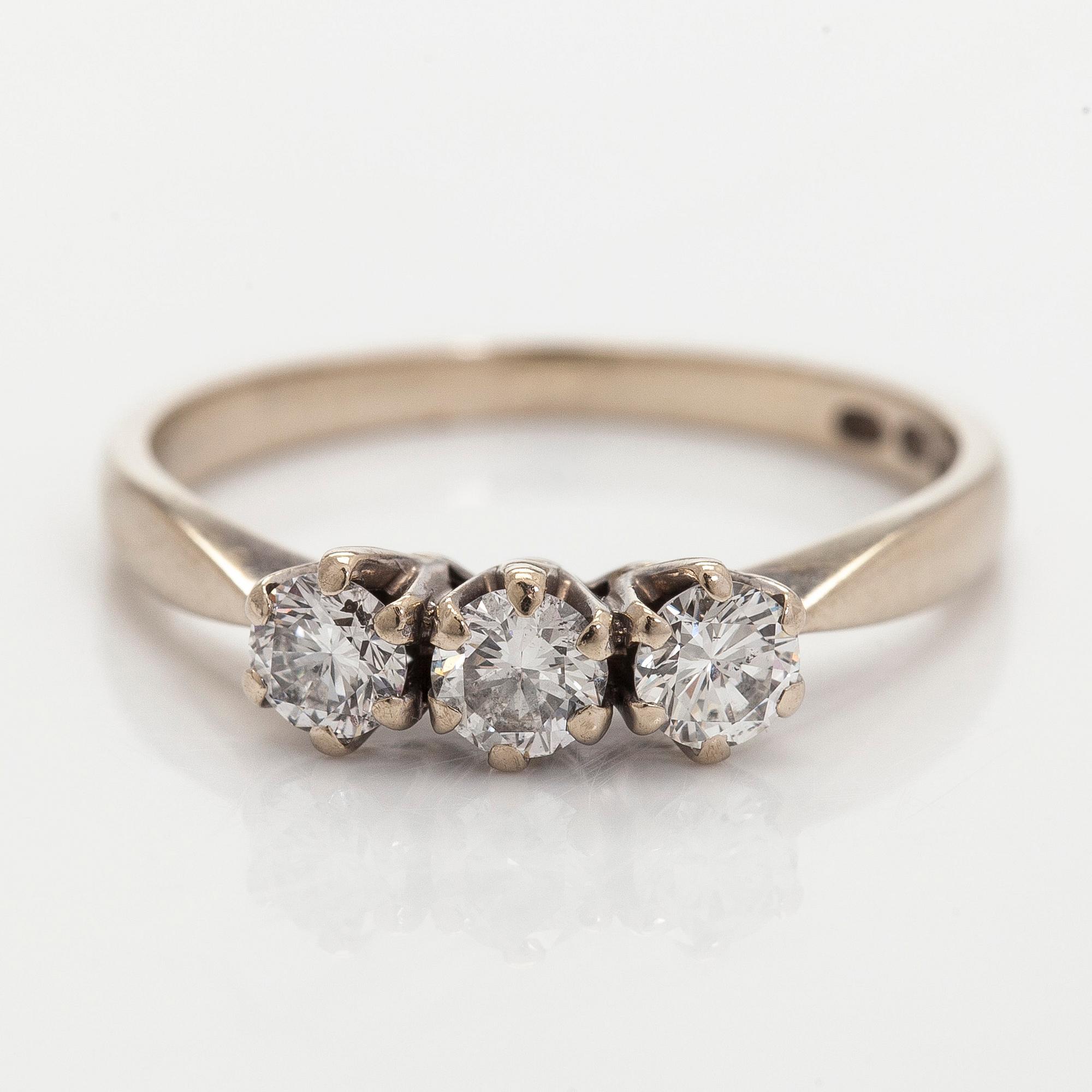Ring, three brilliant cut diamonds, 18K white gold, H. Lahtinen & Co., 1985.