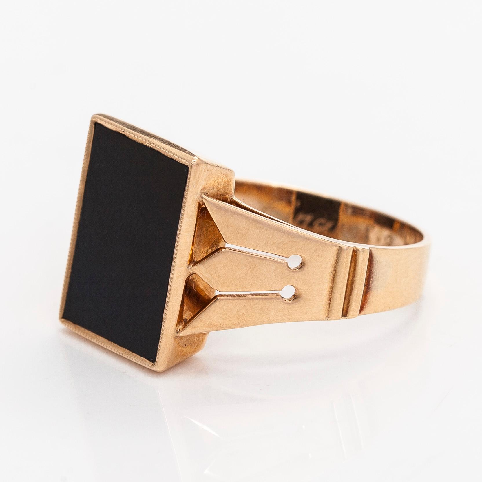 Ring, onyx, 14K gold, Westerback, Helsinki 1954.