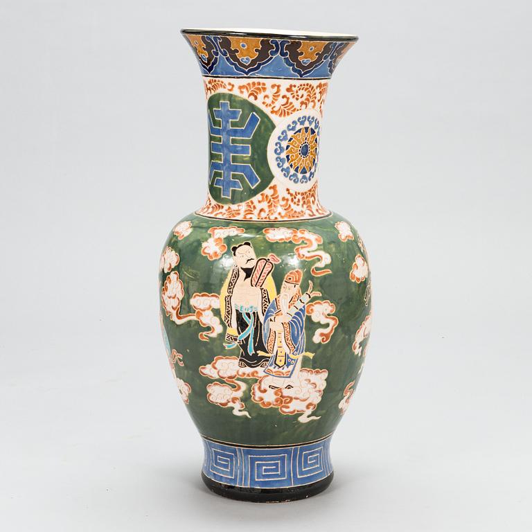 Lattiamaljakko, keramiikkaa, Kiina 1950-luku.