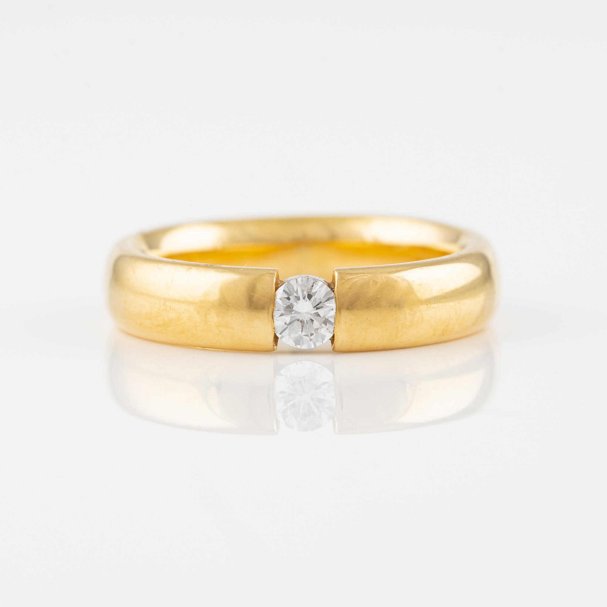Ring 18K guld med en rund briljantslipad diamant.