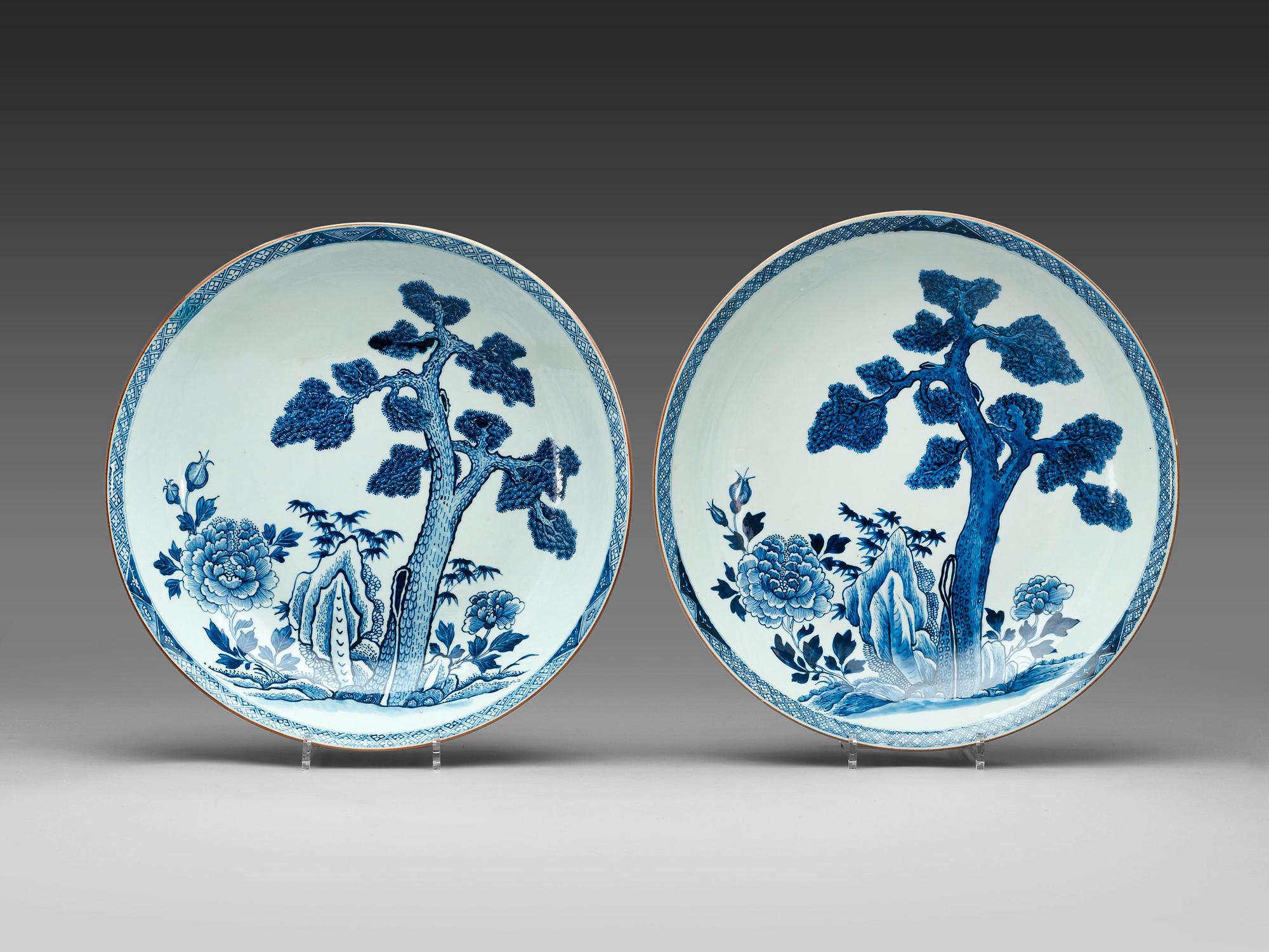 A pair of blue and white chargers, Qing dynasty, 18th Century.