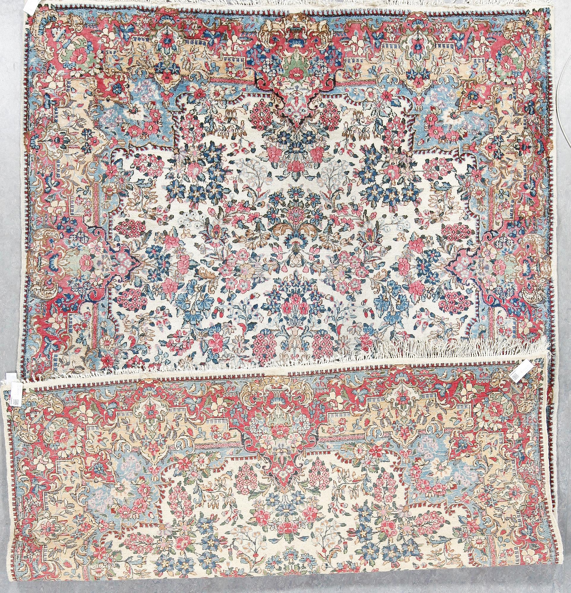 MATTA, old/semiantik, Kirman, ca 312x213 cm.