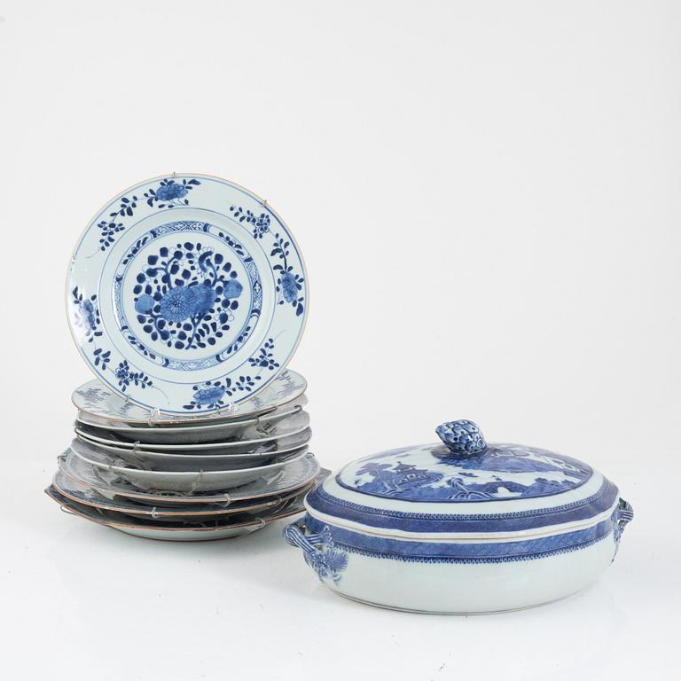 A tureen and nice plates, export porcelain, China, 18th century.