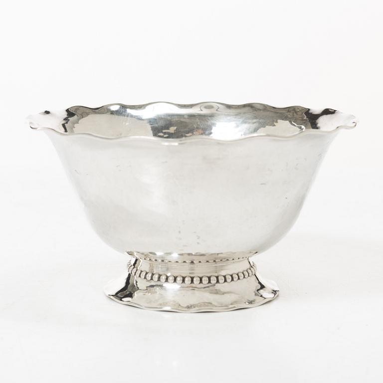 Two silver beakers and a bowl,