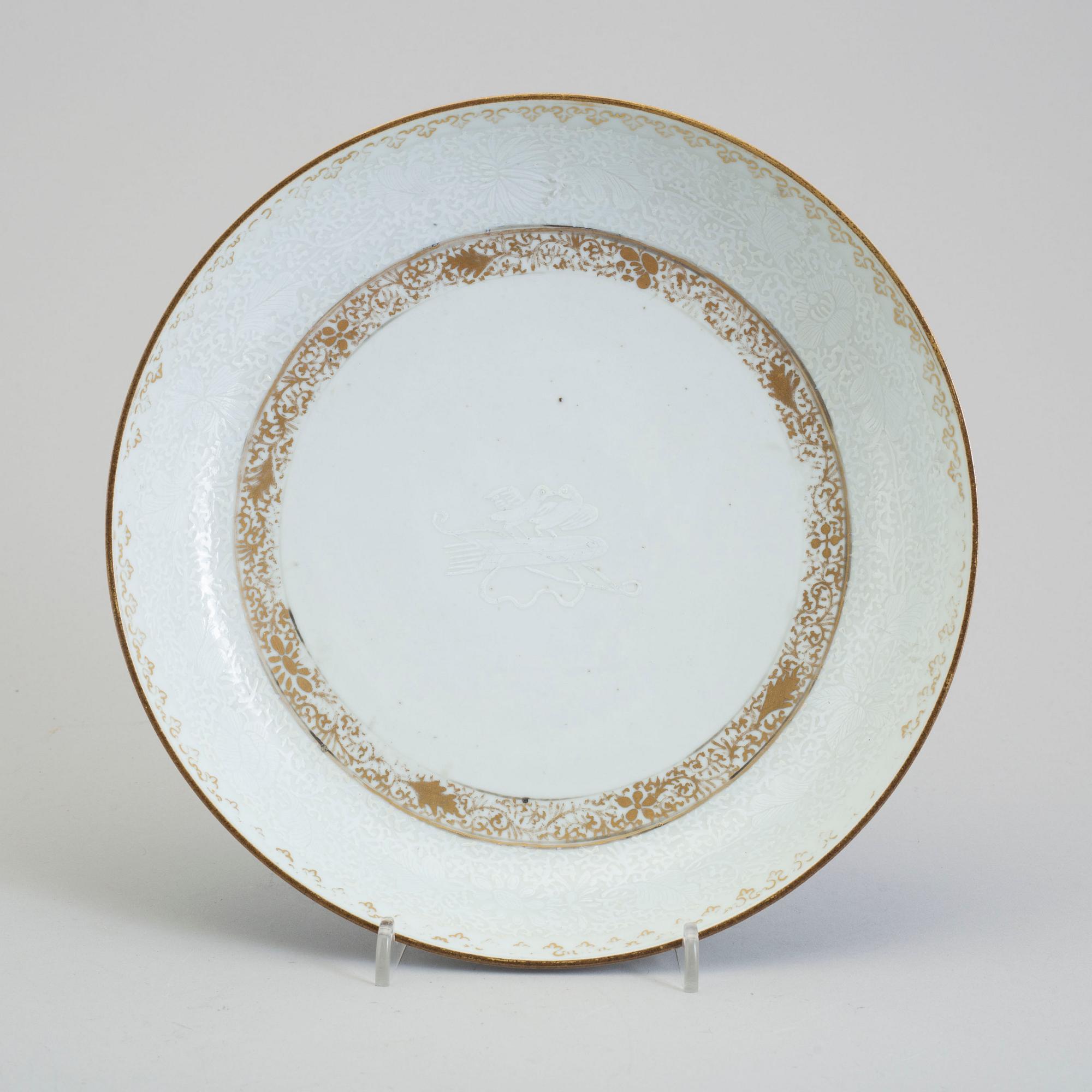 A 'bianco sopra bianco' dish, Qing dynasty, Qianlong (1736-95).