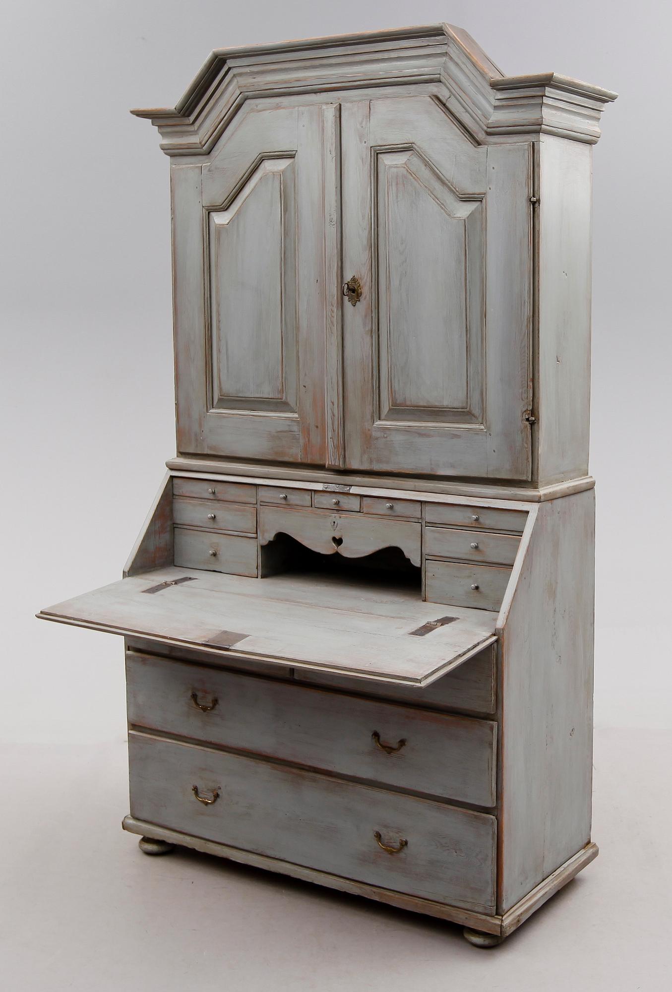 SKRIVSKÅP, 1700-talets andra hälft.