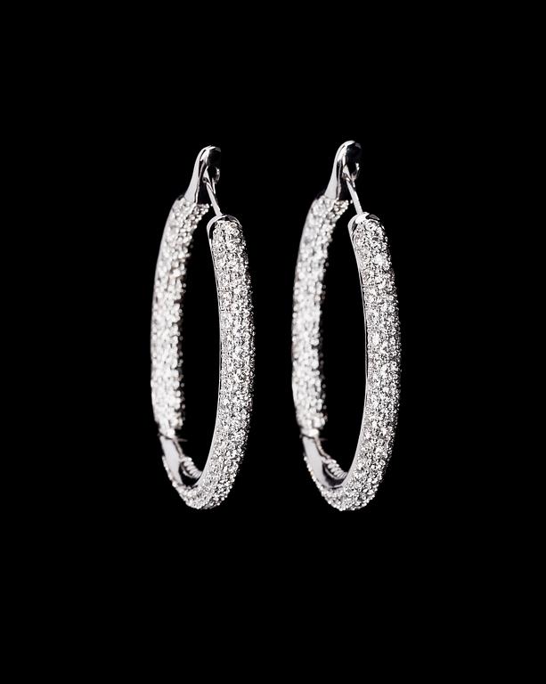 A pair of brilliant cut diamond earrings, tot. 3.99 cts.