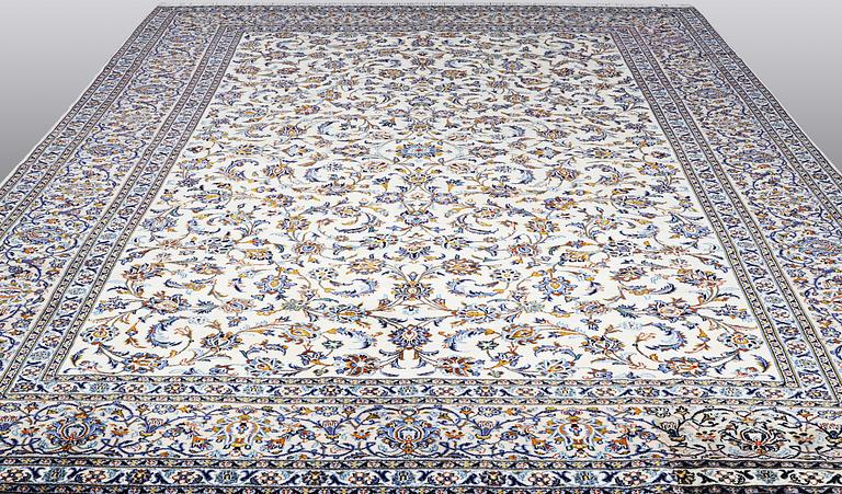 A carpet, Kashan 416 x 303 cm.