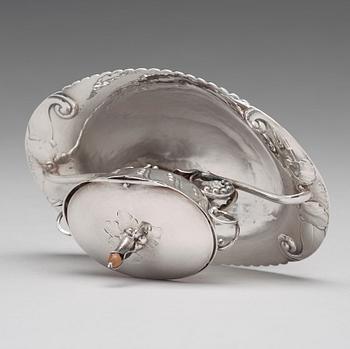 Georg Jensen, a bowl with cover on stand, Copenhagen 1919, design nr 81, 830/1000 silver.