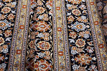 A Kashan carpet, c. 405 x 303 cm.