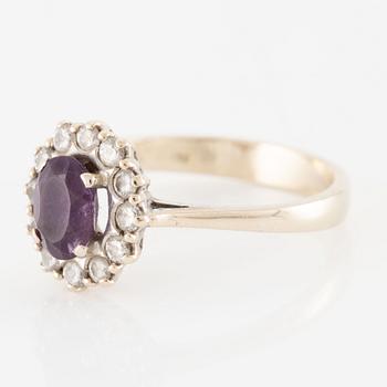 Ring, carmosé, 18K white gold with amethyst and brilliant-cut diamonds.