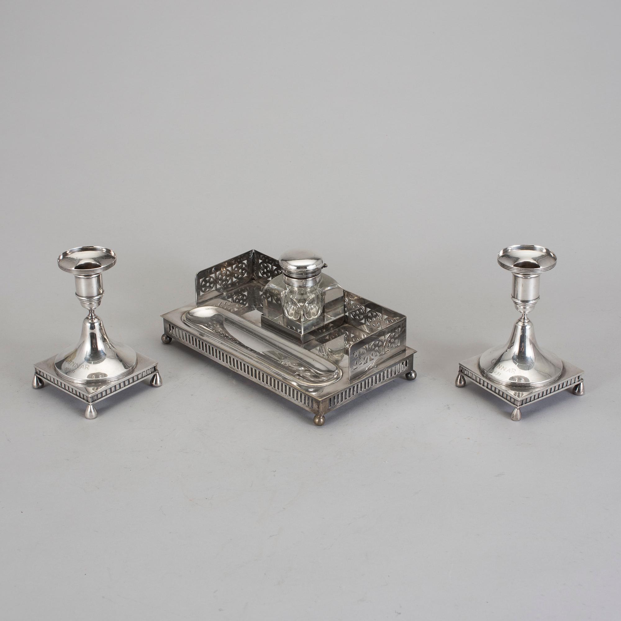 SKRIVBORDSUPPSATS, 3 delar, nysilver, bl a KG Markströms, Uppsala, 1920-/30-tal.