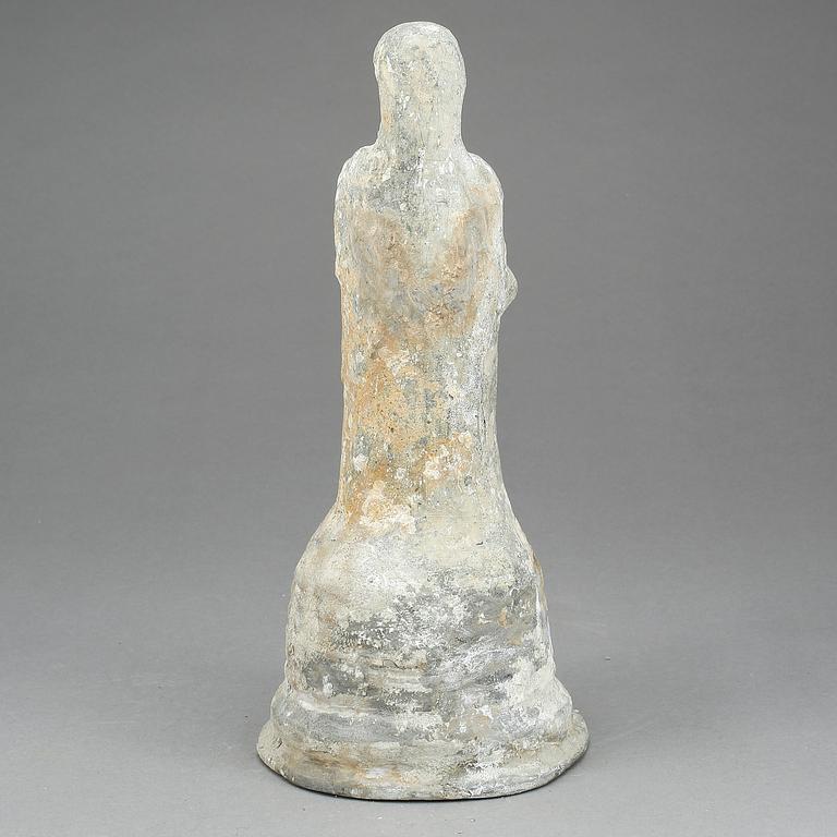 SKULPTUR, antiken, troligen föreställande feniciska gudinnan Tinnit/Tanit, lergods.