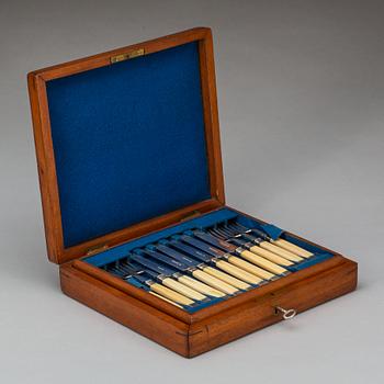 BESTICKSERVIS, 22 delar. Silver. Bland annat Martin, Hall & Co, Sheffield, 1885-90.