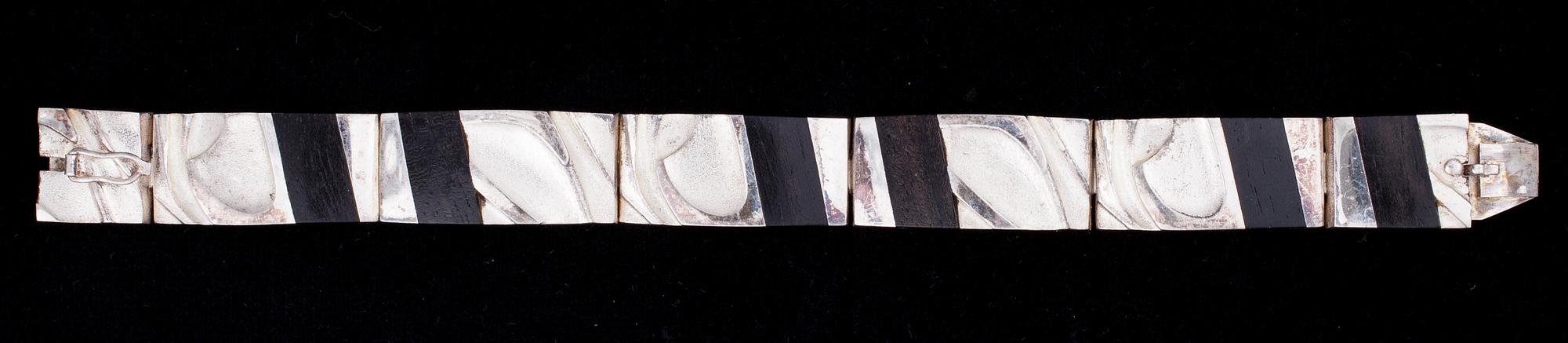 ZOLTAN POPOVITS, ARMBAND, sterling silver och ebenholtz, Lapponia 1987. Vikt 56 g.
