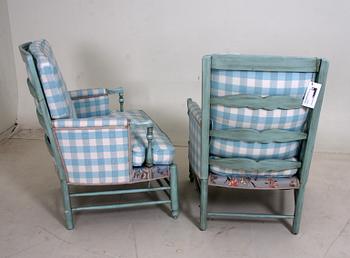 FÅTÖLJER, ett par, s k Gripsholmsfåtöljer, varav en med FOTPALL, 1900-tal.