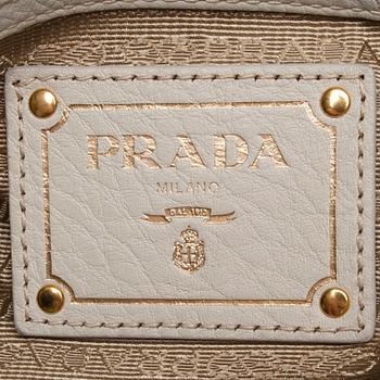 VÄSKA, Prada.