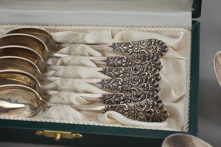 PARTI SKEDAR, 40 delar, silver, nordiska stämplar, total vikt ca 517 gram.