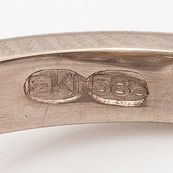 Ring, 14K vitguld, krysoberyll ca 3.00 ct och diamanter ca 0.80 ct tot enligt certifikat. Erkki Nupponen, Helsingfors.