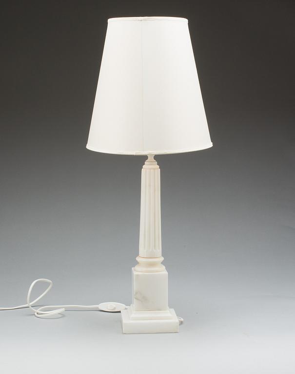 BORDSLAMPA, alabaster , 1900-tal.